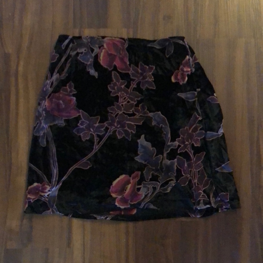 Velvet floral mini skirt